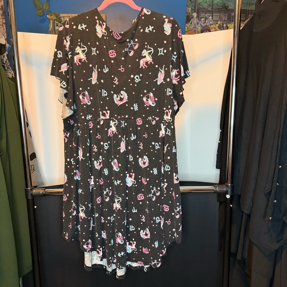 Torrid size 4(26) Black Sleepwear Dress with Pink and Blue Zodiac Sign - Picture 5 of 7
